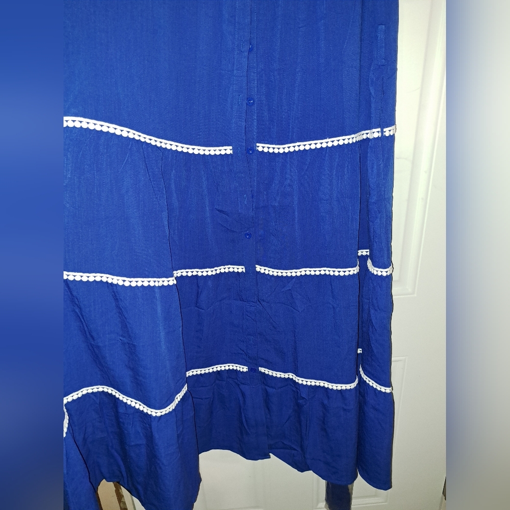 Elegant Blue Maxi Dress with Lace Trim - Picture 7 of 8